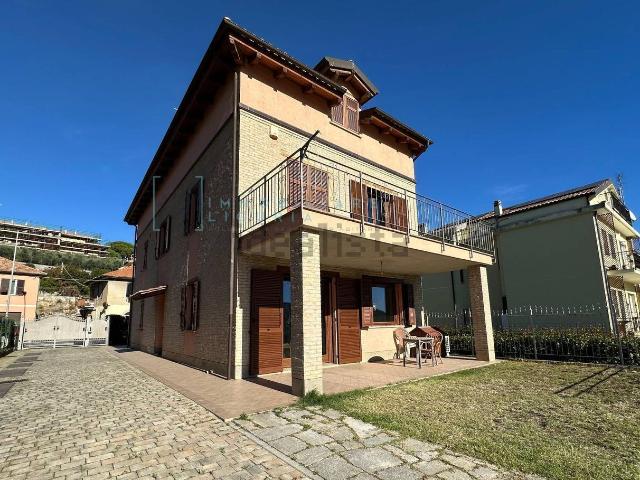 Case e ville in vendita di 330 m² in Frazione Coasco Marinaverde, 31