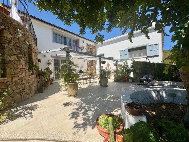 Case e ville in vendita di 330 m² in Località Sole Ruju