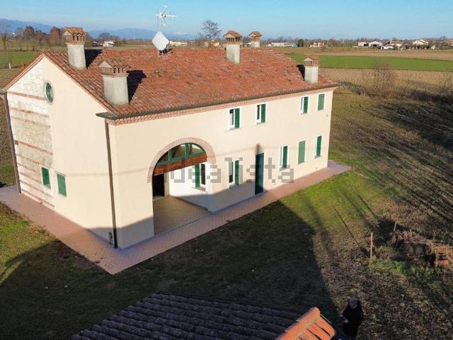 Case e ville in vendita di 330 m² in Piazza Umberto I