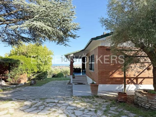 Case e ville in vendita di 330 m² in Strada Provinciale Corvese, 17