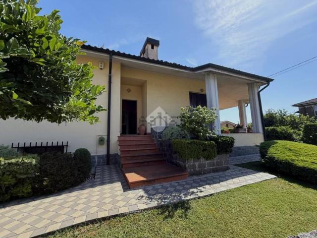 Case e ville in vendita di 331 m² in Via Giuseppe Ungaretti, 2