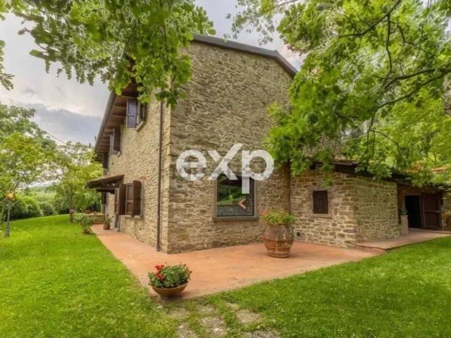 Case e ville in vendita di 332 m² in Via della Madonna del Prato, 55