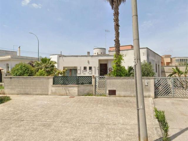 Case e ville in vendita di 332 m² in Via Mons. Eugenio Raffaele Faggiano, 5