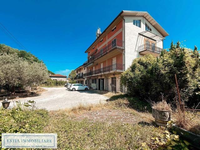 Case e ville in vendita di 332 m² in Via Talavorno, 25