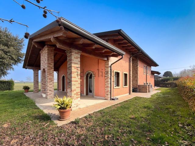 Case e ville in vendita di 333 m²