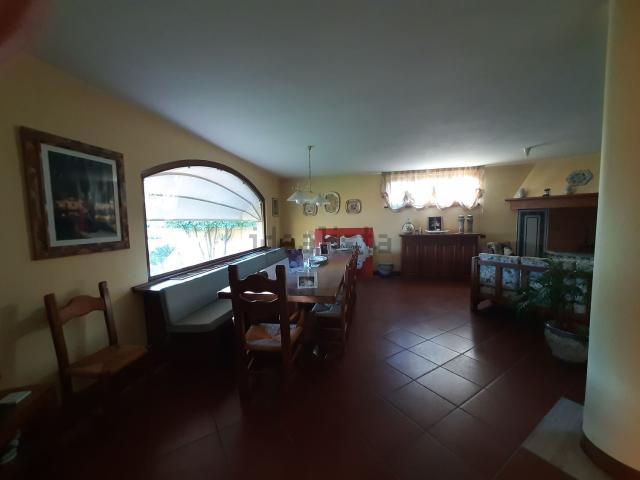Case e ville in vendita di 333 m² in Via Guglielmo Marconi
