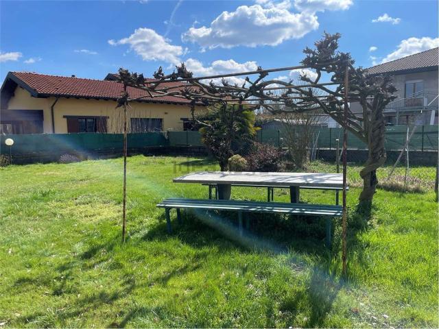 Case e ville in vendita di 333 m² in Via Strona