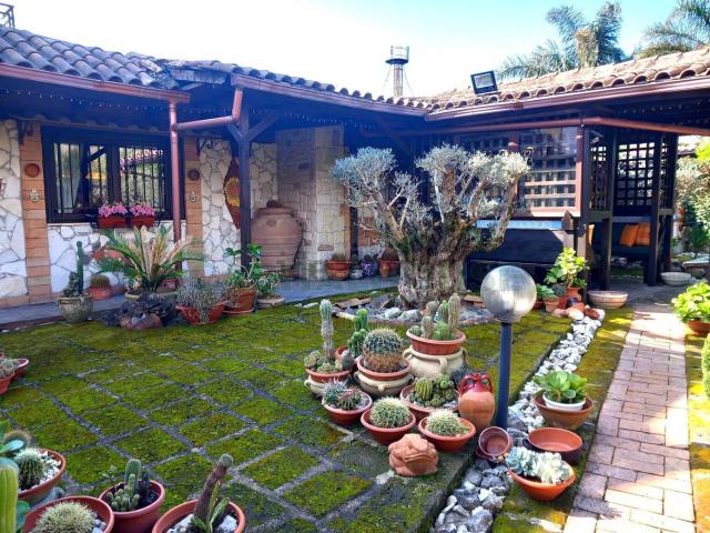 Case e ville in vendita di 333 m² in Via Paganini