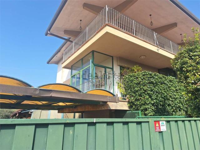 Case e ville in vendita di 334 m²