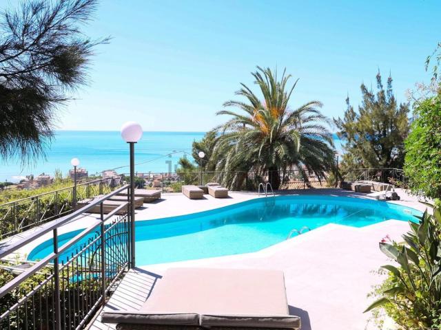 Case e ville in vendita di 334 m² in Via Collasgarba