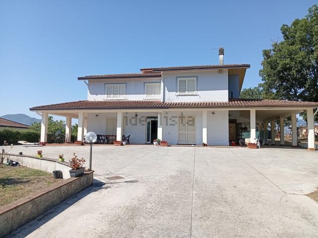 Case e ville in vendita di 334 m² in Via Caselluccia