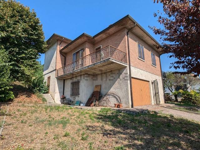 Case e ville in vendita di 334 m² in Via Chiesa Nuova