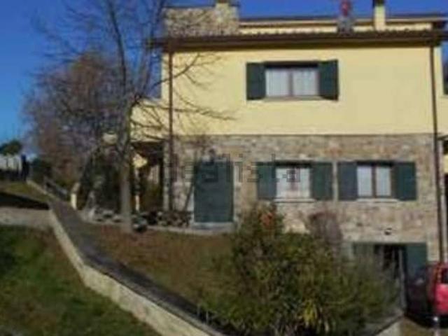 Case e ville in vendita di 334 m² in Via Giacomo Puccini