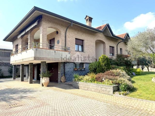 Case e ville in vendita di 334 m² in Via Piave, 230