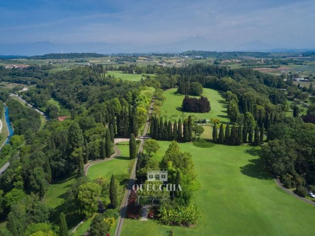 Case e ville in vendita di 334 m² in Strada Valeggio