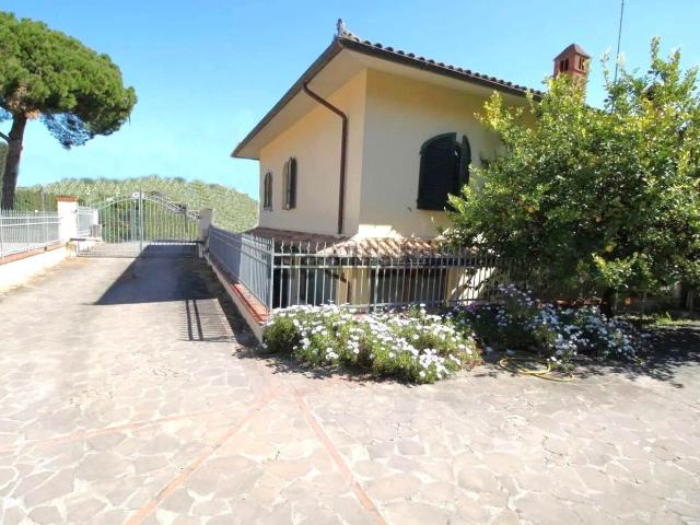 Case e ville in vendita di 335 m²