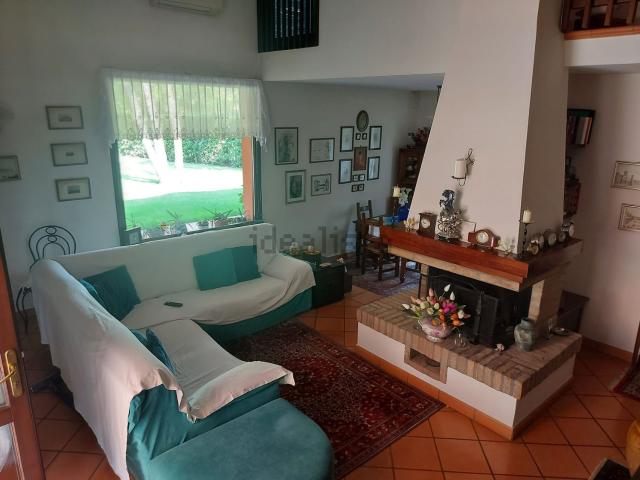 Case e ville in vendita di 335 m² in Via Antonio Cugini