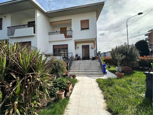 Case e ville in vendita di 335 m² in Via Andrea Sansovino, 16