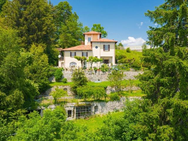 Case e ville in vendita di 335 m² in Via alle Colme