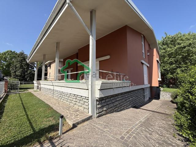 Case e ville in vendita di 335 m² in Via de gasperi