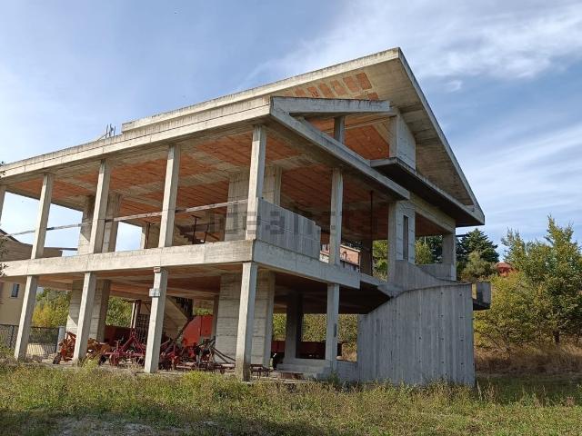 Case e ville in vendita di 335 m² in Via Del Campo Sportivo