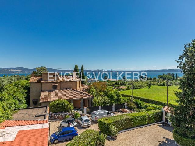 Case e ville in vendita di 335 m² in Via del Lago