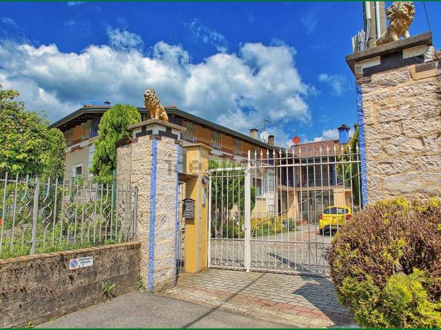 Case e ville in vendita di 335 m² in Via Luigi Settembrini