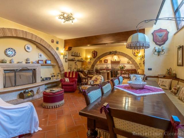 Case e ville in vendita di 335 m² in Via Mastro di Casa