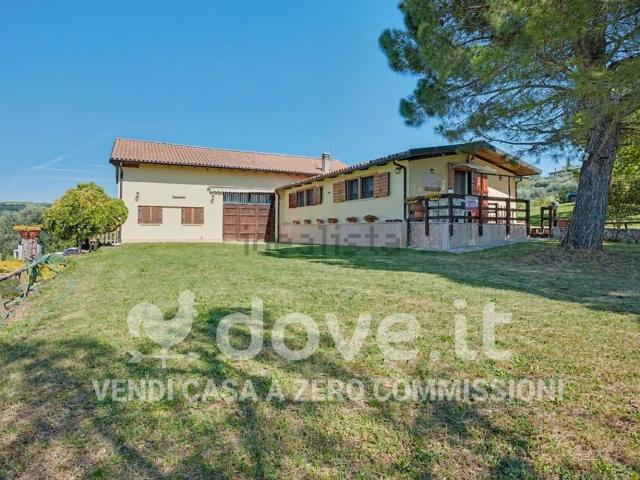 Case e ville in vendita di 335 m² in Via trezzolano, 8