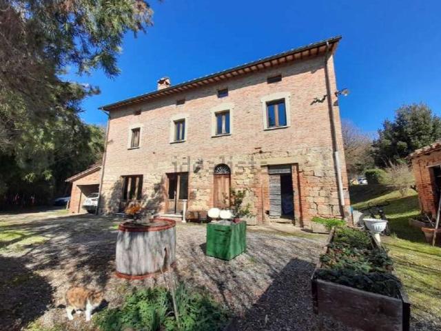Case e ville in vendita di 335 m² in Via XXV Aprile