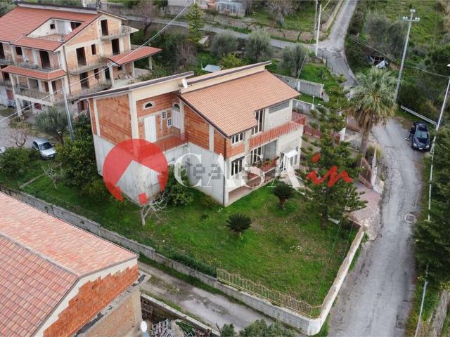 Case e ville in vendita di 335 m² in Contrada Vallebruca, 136