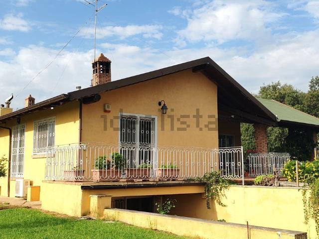 Case e ville in vendita di 335 m² in Strada Capograssa