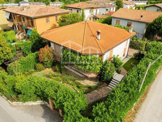 Case e ville in vendita di 335 m² in Strada Salionze, 9