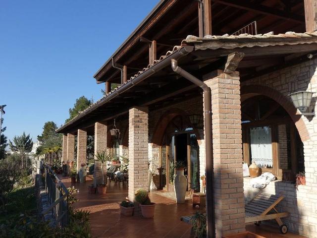 Case e ville in vendita di 335 m² in Strada Provinciale 230