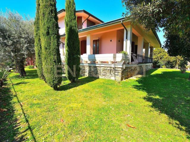 Case e ville in vendita di 336 m² in Via delle Molina, 18