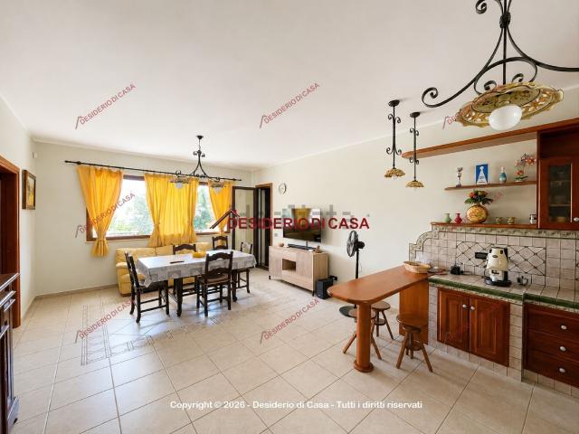 Case e ville in vendita di 336 m² in Via Luigi Calabresi, 16