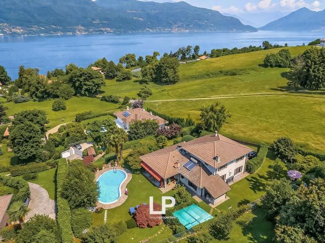 Case e ville in vendita di 336 m² in Via Nuvolina