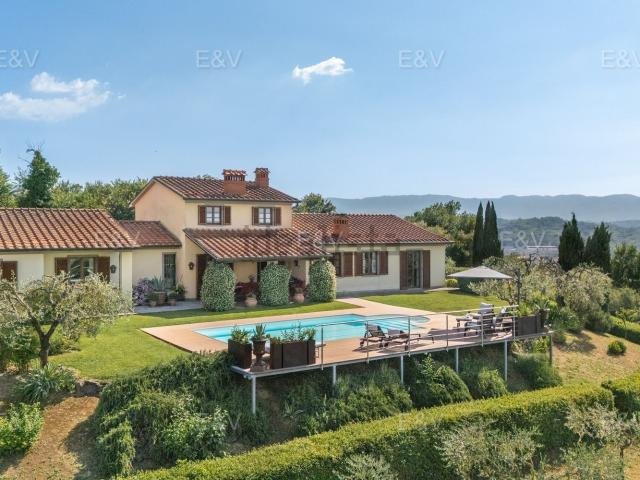 Case e ville in vendita di 336 m² in Via Specchiano