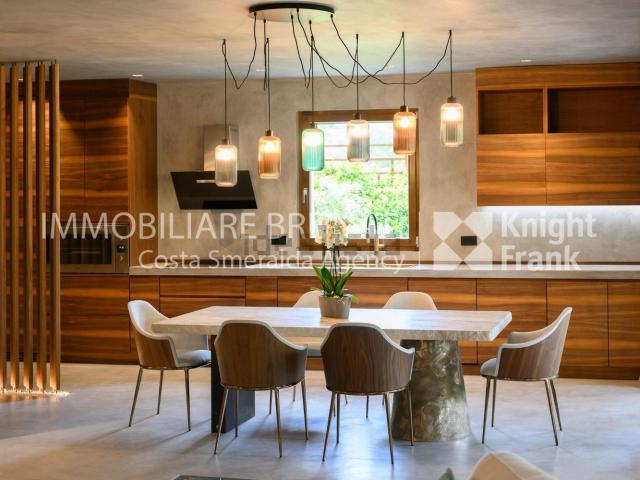 Case e ville in vendita di 336 m² in Via Stazzu Manzoni
