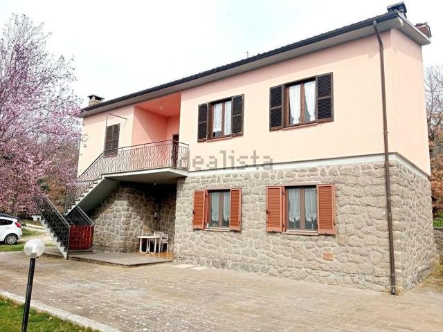 Case e ville in vendita di 336 m² in Contrada Fornacchia