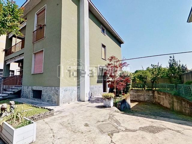 Case e ville in vendita di 337 m² in Via Alessandro Volta