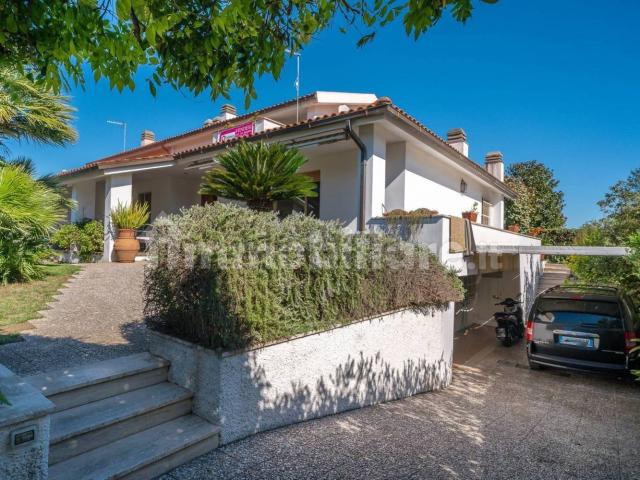 Case e ville in vendita di 337 m² in Via Giulio Cesare, 45