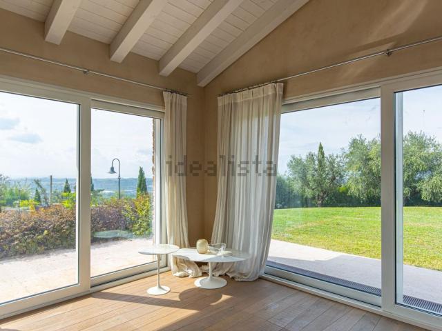 Case e ville in vendita di 337 m² in Via Grola