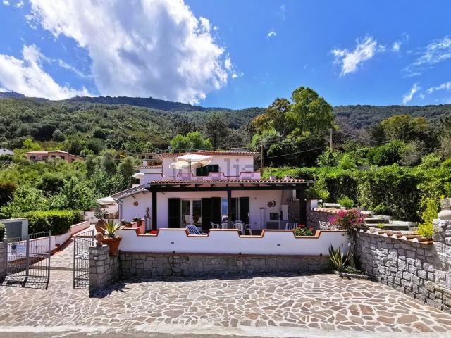 Case e ville in vendita di 337 m² in Via del Cotoncello, 7