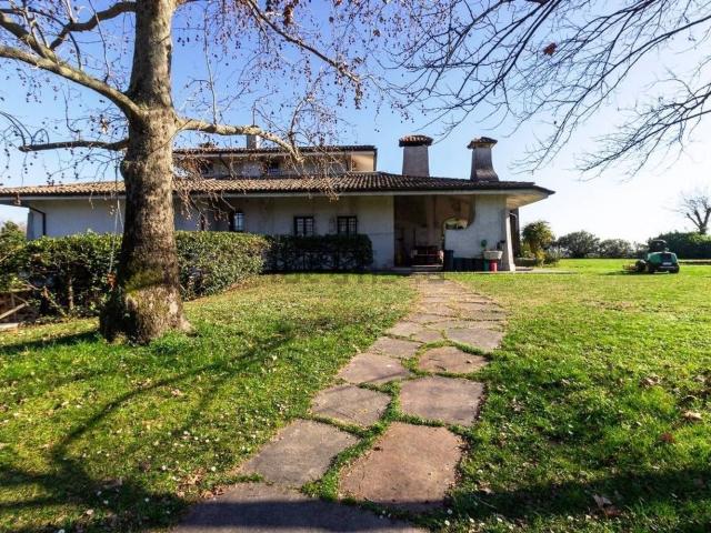 Case e ville in vendita di 338 m²