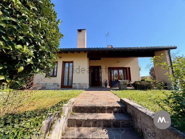 Case e ville in vendita di 338 m² in Via Carli Vittorio, 41