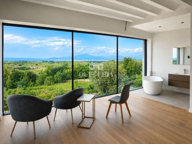 Case e ville in vendita di 338 m² in Via Gonzaga