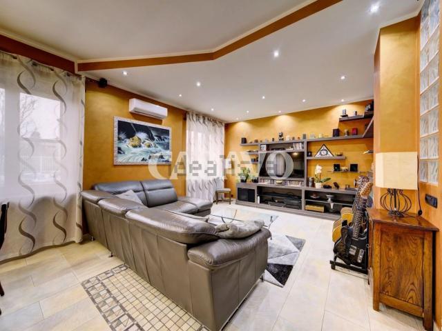 Case e ville in vendita di 338 m² in Via O. Boccali, 9