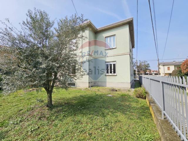 Case e ville in vendita di 338 m² in Via XXIV Maggio, 30