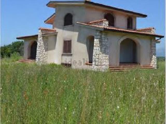 Case e ville in vendita di 338 m² in Strada Statale 7